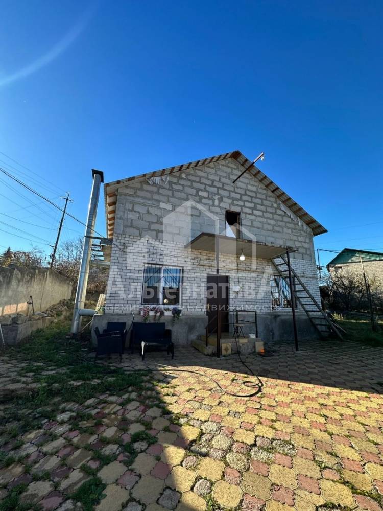 Ставропольский край, Кисловодск, пос.Луначарский, Трудовая ул.; Дом 200м² на участке 6,30 сот. 2 эт.